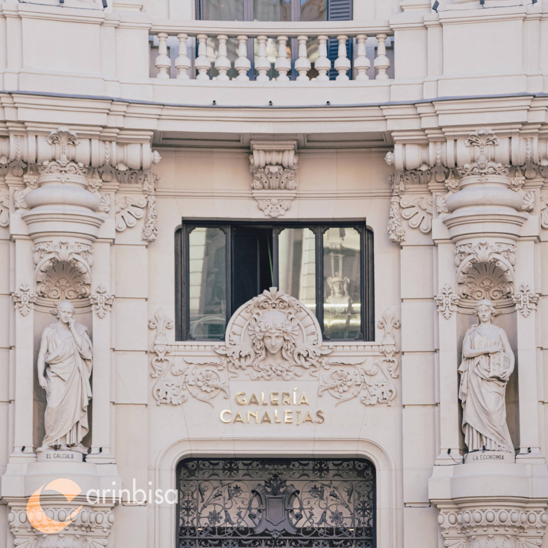 Ventana de madera con solución acústica en hotel de Madrid