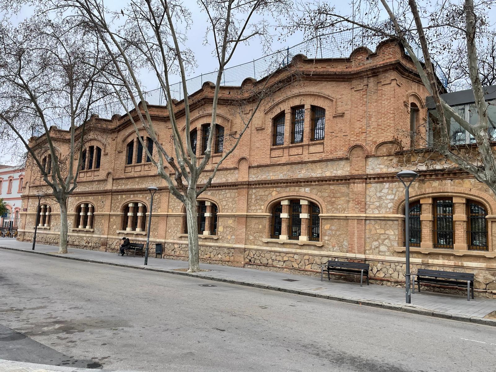 Arquitectura modernista de ladrillo de la Estación Enológica de Reus